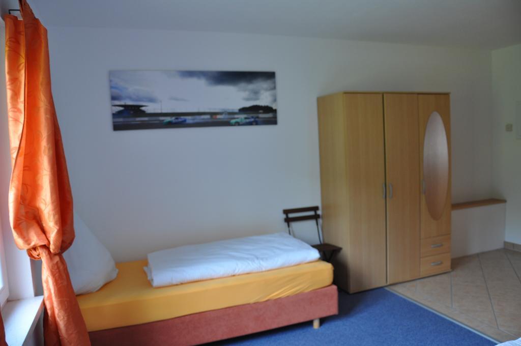 Fliederhof Ferienwohnungen Herresbach Chambre photo